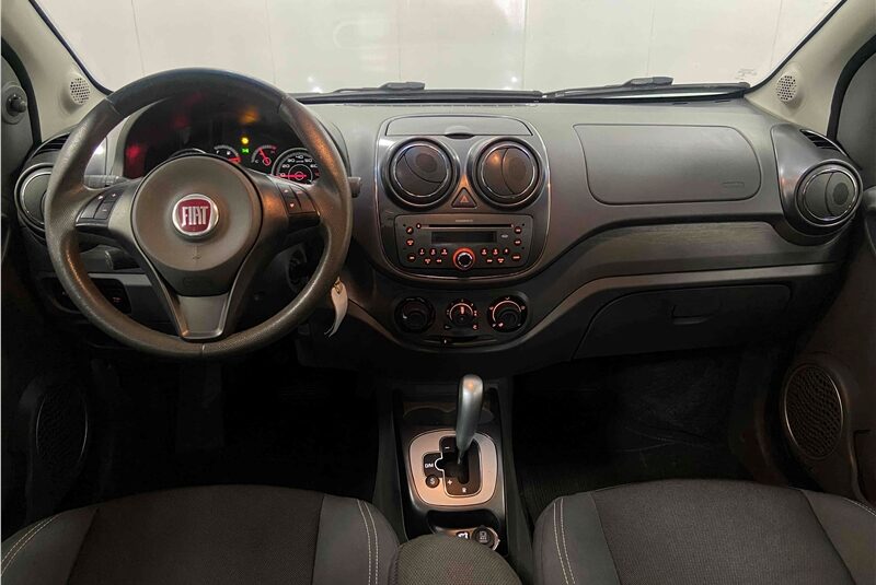 FIAT PALIO 1.6 MPI ESSENCE 16V FLEX 4P AUTOMÁTICO 2013