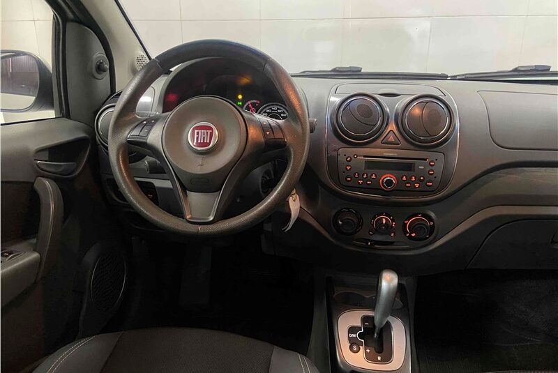 FIAT PALIO 1.6 MPI ESSENCE 16V FLEX 4P AUTOMÁTICO 2013