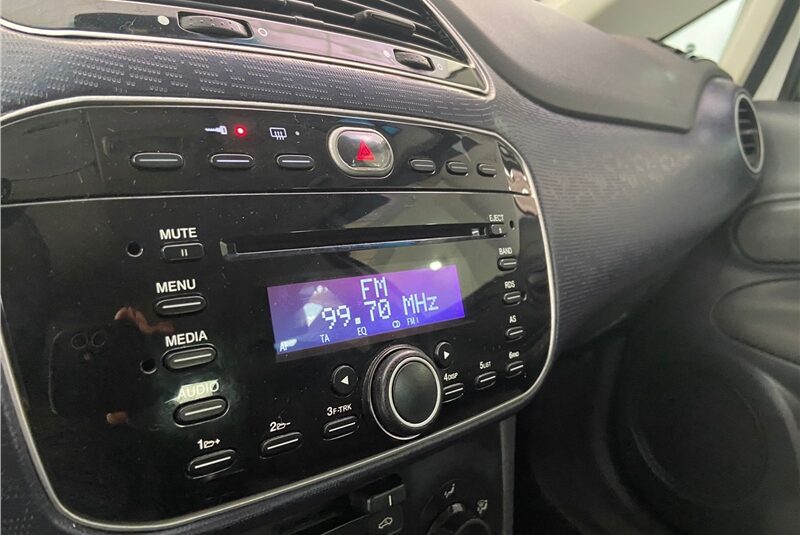 FIAT PUNTO 1.4 ATTRACTIVE 8V FLEX 4P MANUAL 2014