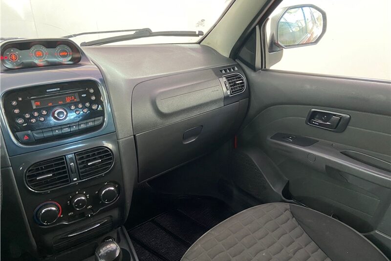FIAT STRADA 1.8 MPI ADVENTURE CD 16V FLEX 3P MANUAL 2015