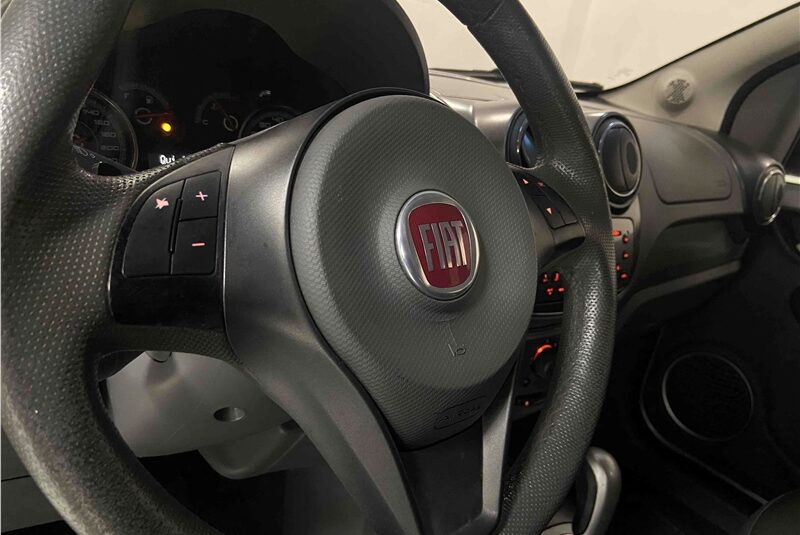 FIAT PALIO 1.6 MPI ESSENCE 16V FLEX 4P AUTOMÁTICO 2013