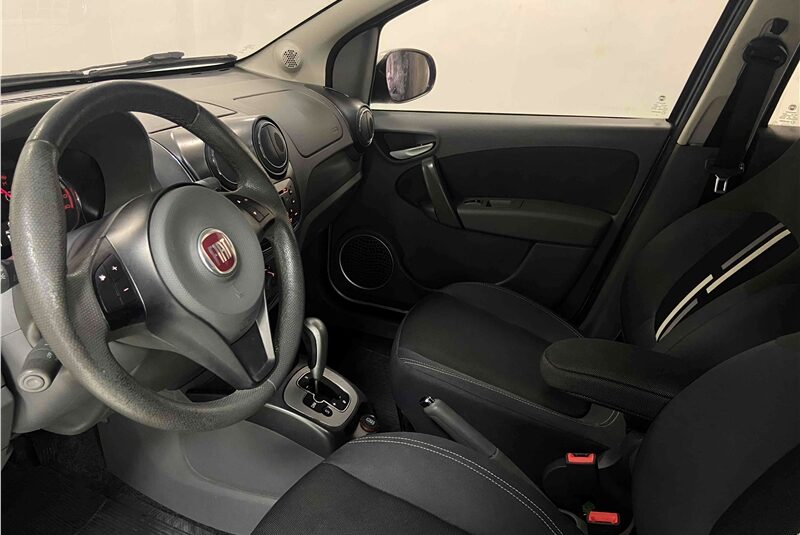 FIAT PALIO 1.6 MPI ESSENCE 16V FLEX 4P AUTOMÁTICO 2013